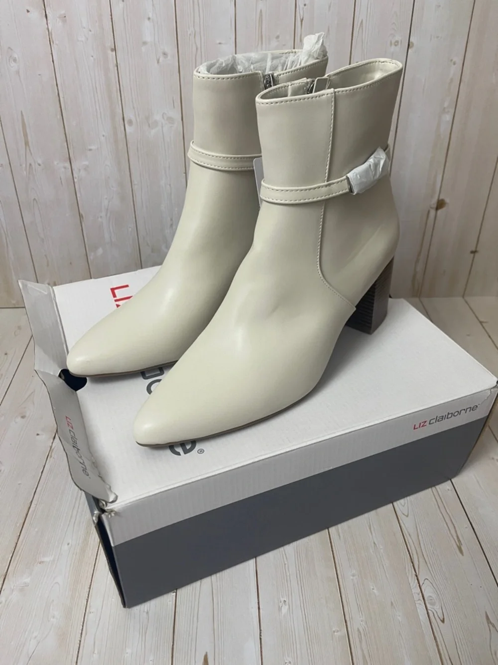 Liz Claiborne Tudor Cream Pointed Toe Ankle Booties with Stacked Heel Size 9.5